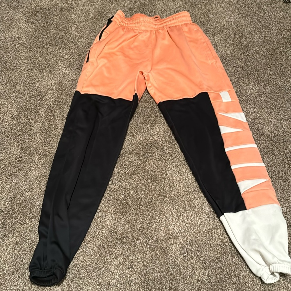nike basketball sweatpants size small